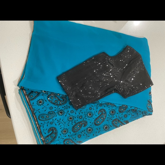 Sequins work designer saree with sequins blouse in almost new condition. - Picture 5 of 5